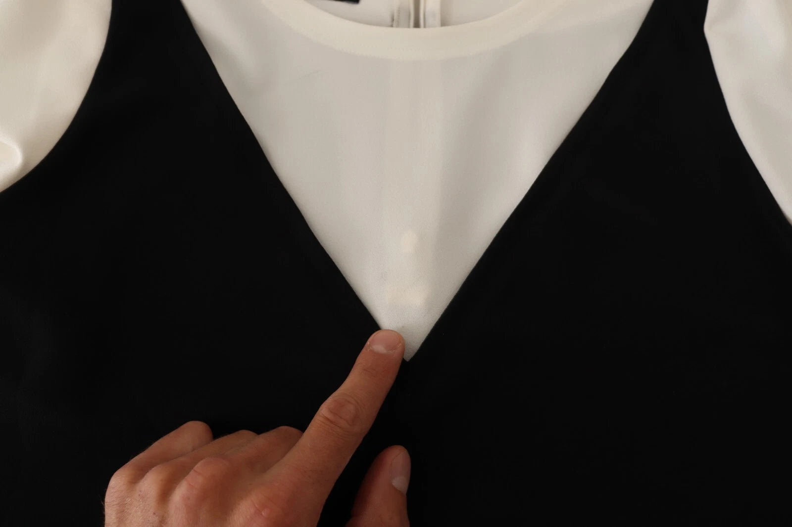 Boutique Moschino Black White Polyester Short Sleeves Top Blouse | Regal Royce