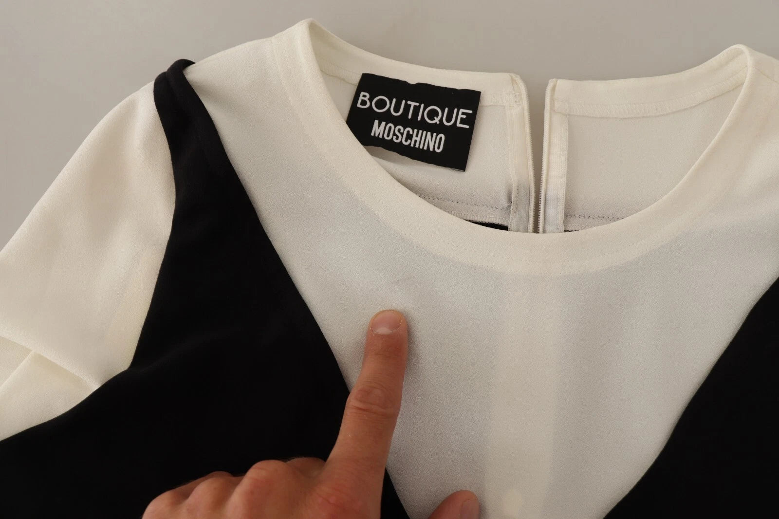 Boutique Moschino Black White Polyester Short Sleeves Top Blouse | Regal Royce