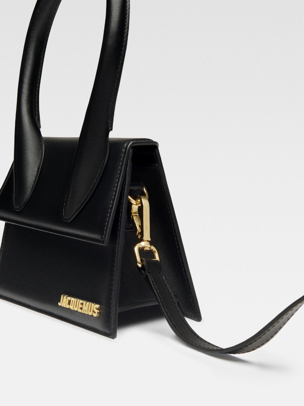 Jacquemus Black  leather Le Chiquito moyen bag | Regal Royce