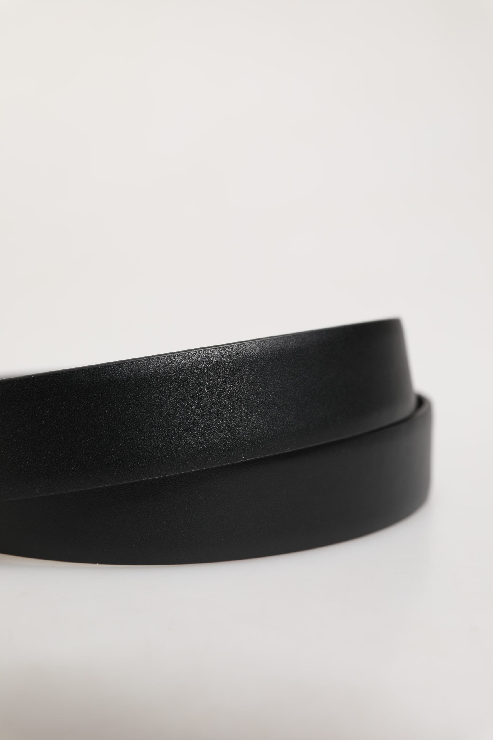 Dolce & Gabbana Men Black Classic Leather Metal Buckle Belt | Regal Royce
