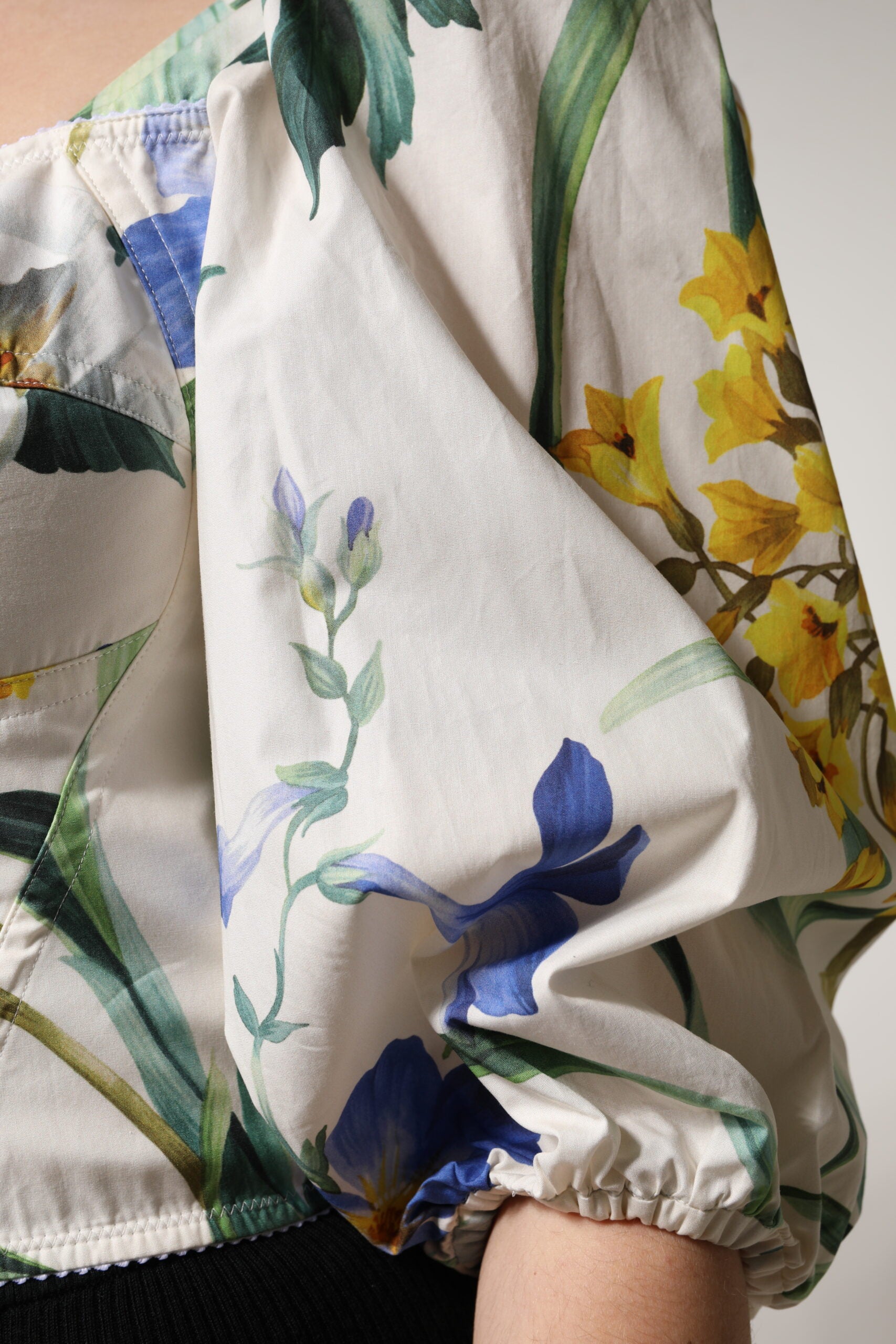 Dolce & Gabbana White Floral Puff Sleeves Crop Blouse Top | Regal Royce