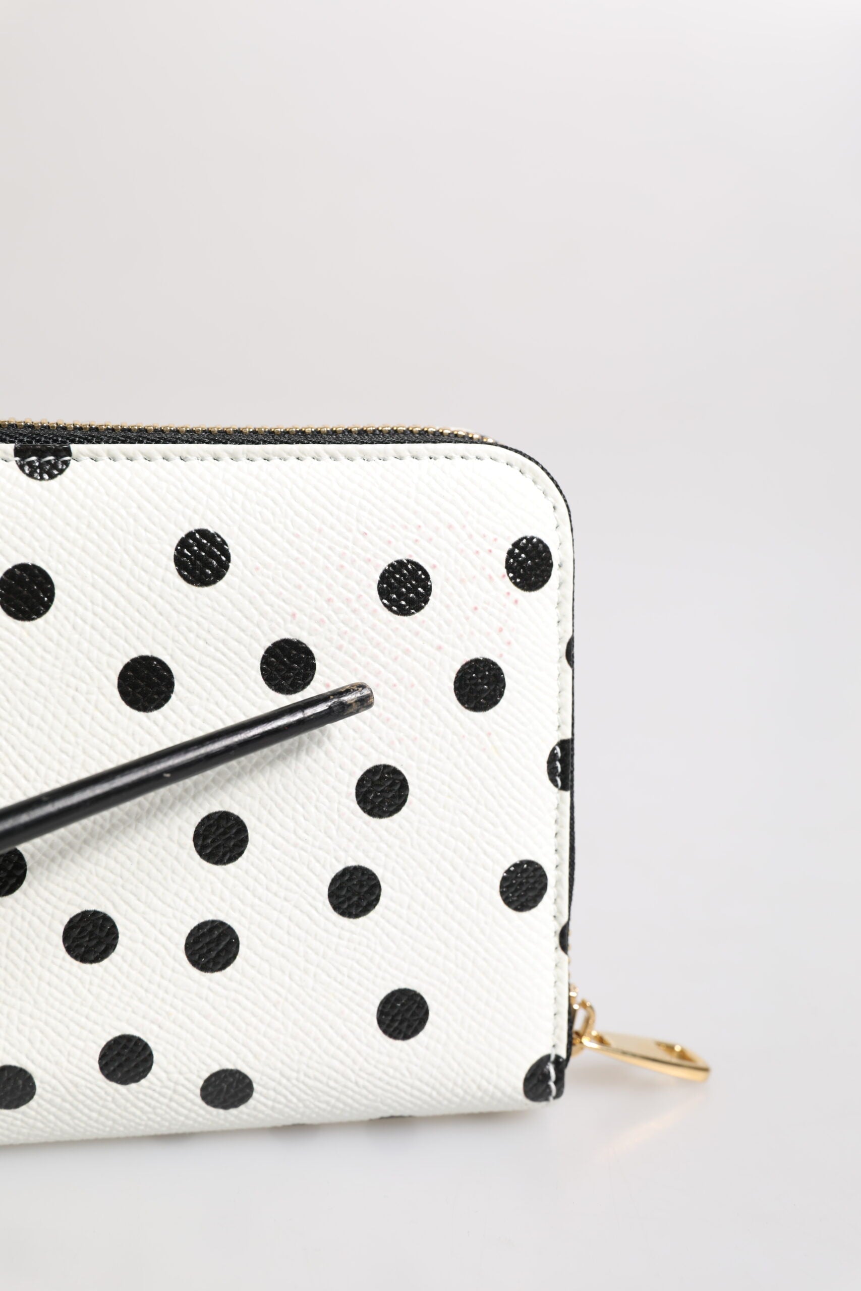 Dolce & Gabbana White Black Striped Leather Zip Around Continental Wallet | Regal Royce