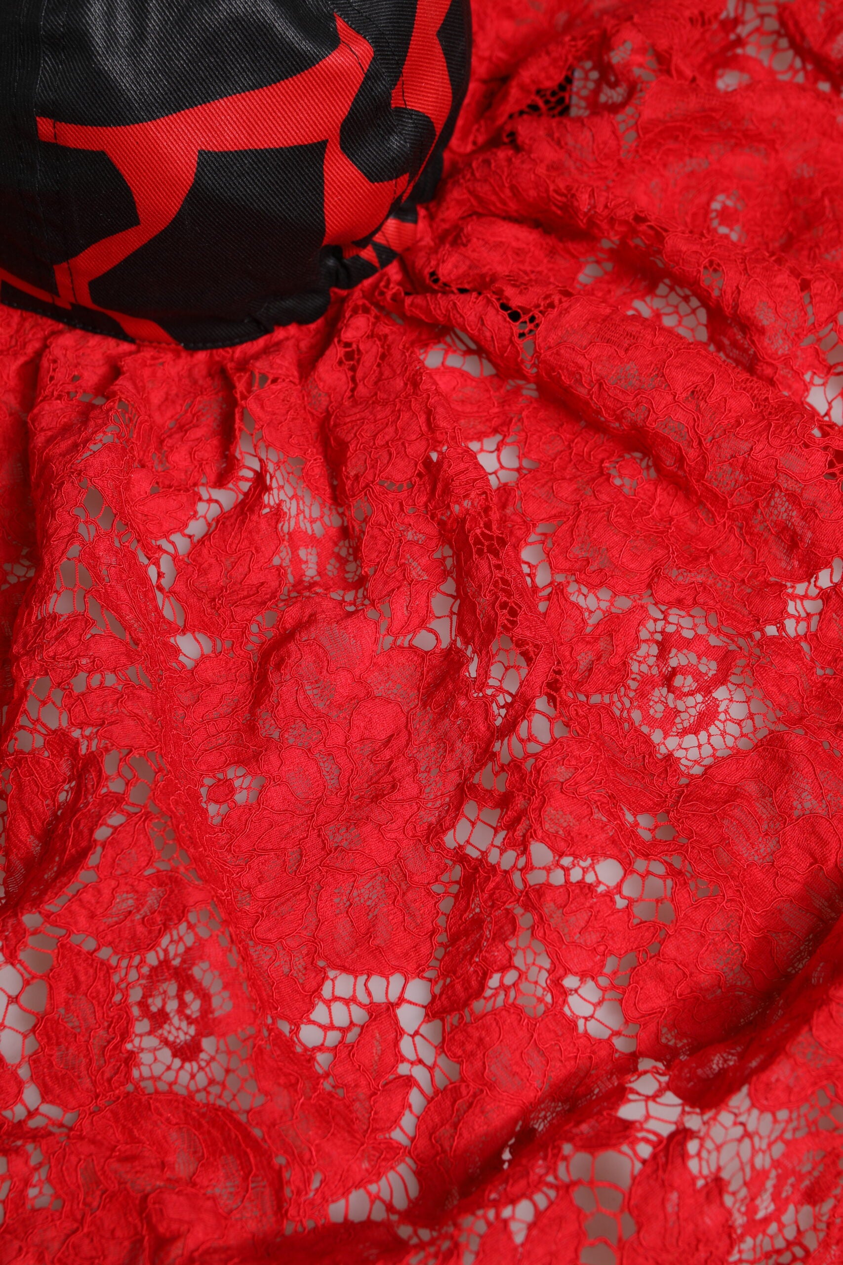 Dolce & Gabbana Red Black Lace Tulle Cotton Baseball Cap | Regal Royce