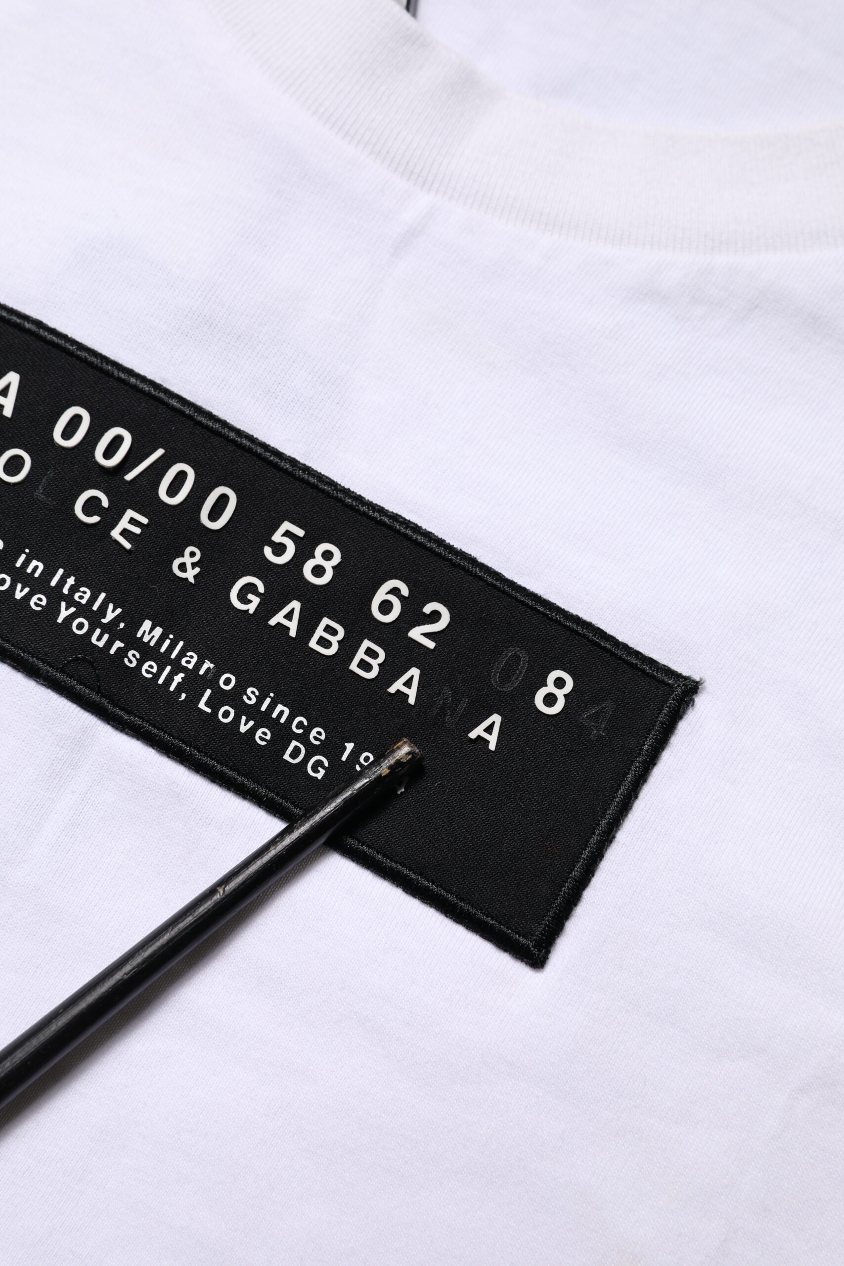 Dolce & Gabbana White Cotton Logo Patch Crew Neck T-shirt | Regal Royce
