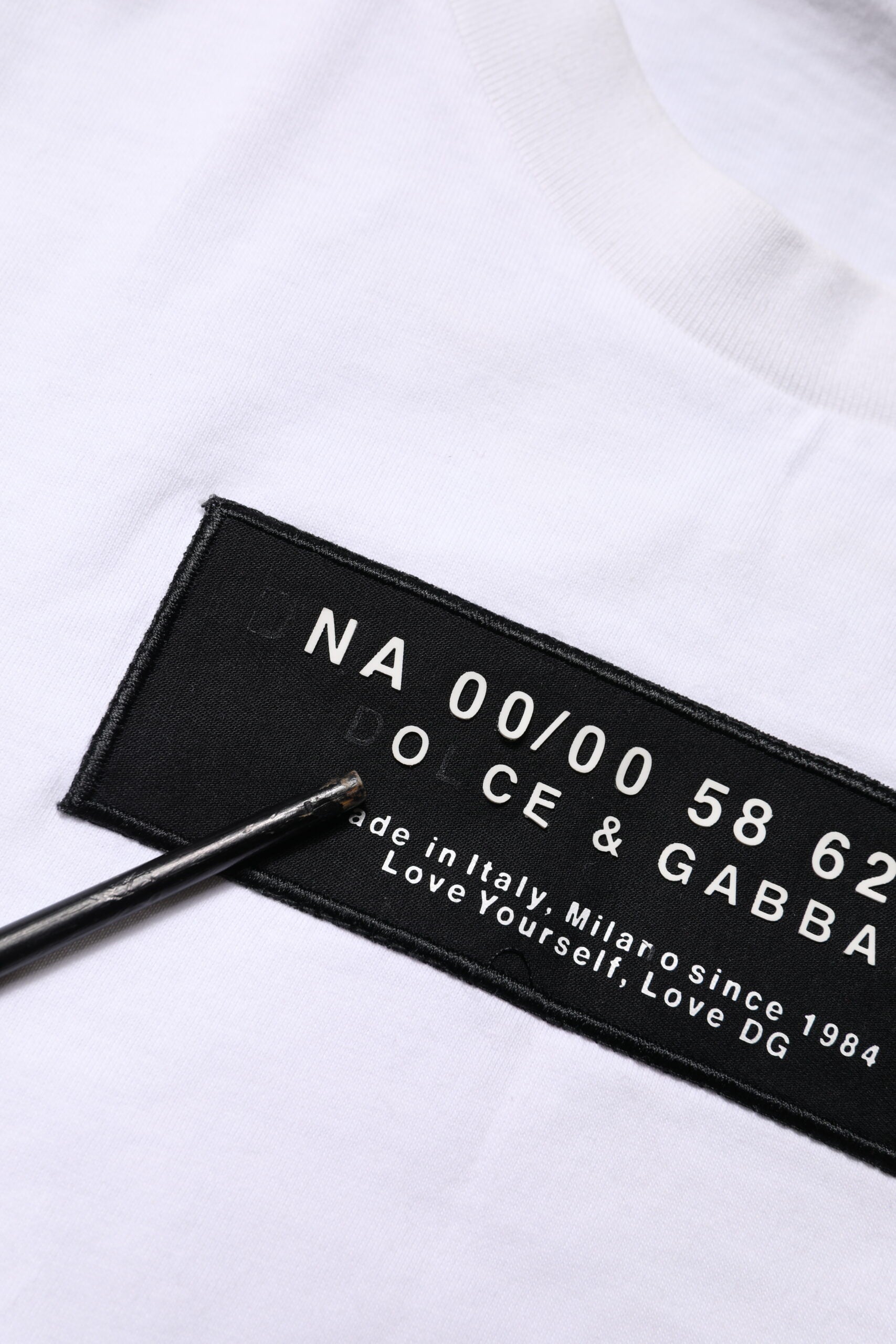Dolce & Gabbana White Cotton Logo Patch Crew Neck T-shirt | Regal Royce