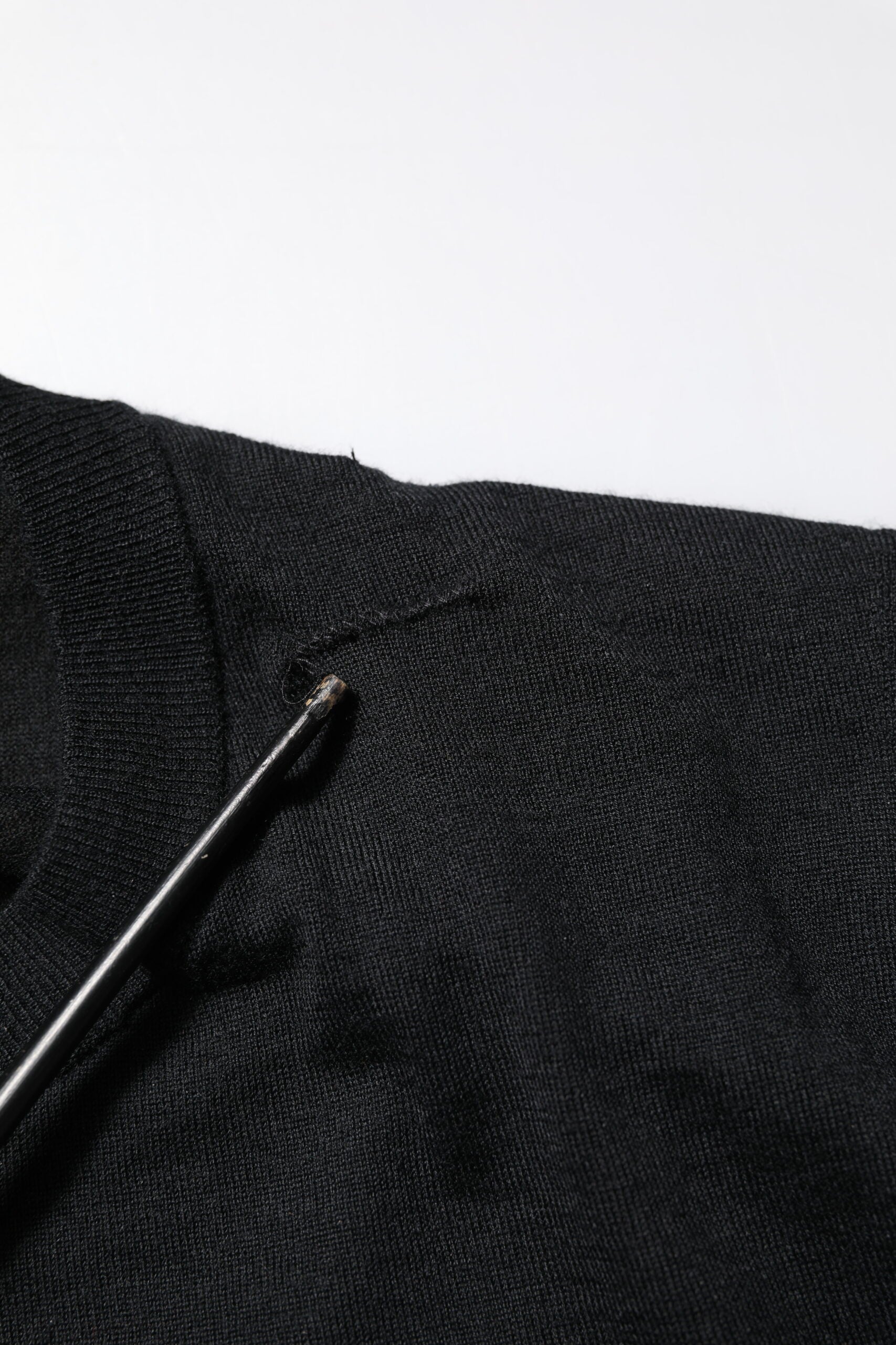 Dolce & Gabbana Black Cashmere Crew Neck Long Sleeves T-shirt | Regal Royce