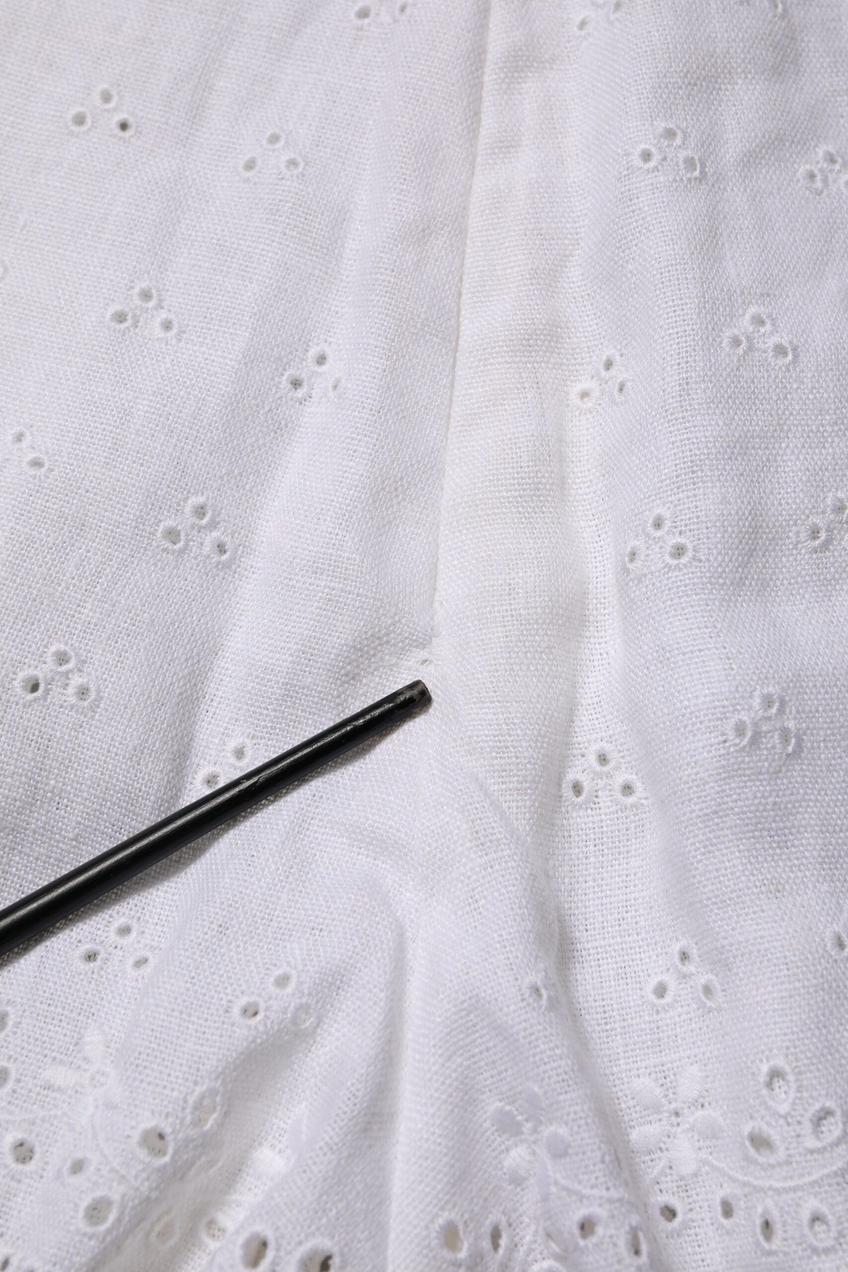 Dolce & Gabbana White Linen High Waisted Hot Pants Shorts | Regal Royce