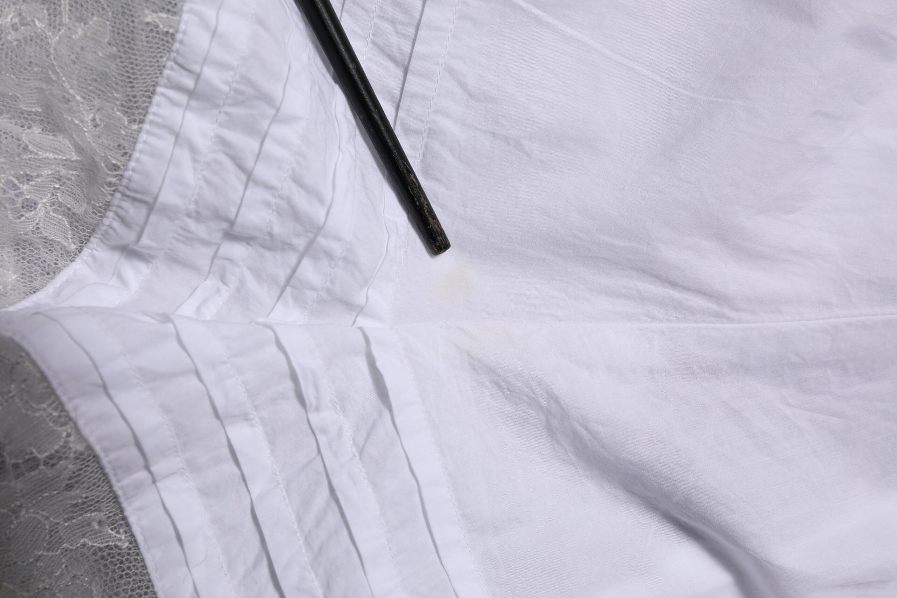 Dolce & Gabbana White Lace Paneled Cotton High Waisted Shorts | Regal Royce