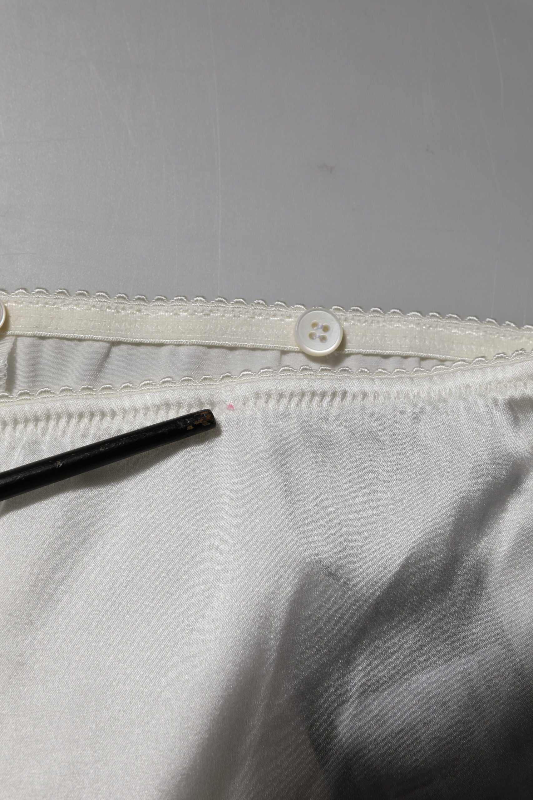 Dolce & Gabbana Ivory Silk Tapered High Waist Pants | Regal Royce