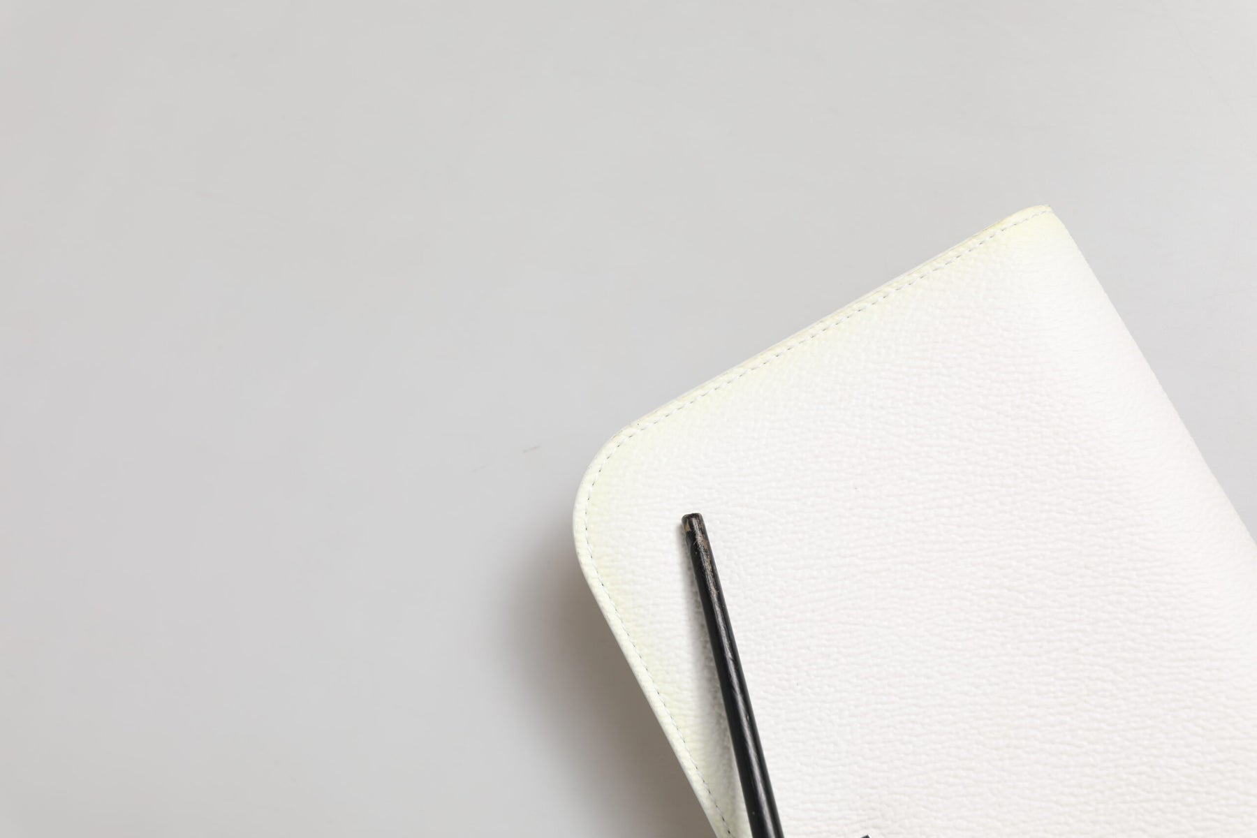 Dolce & Gabbana White Leather Logo Plaque Zip Around Continental Wallet | Regal Royce