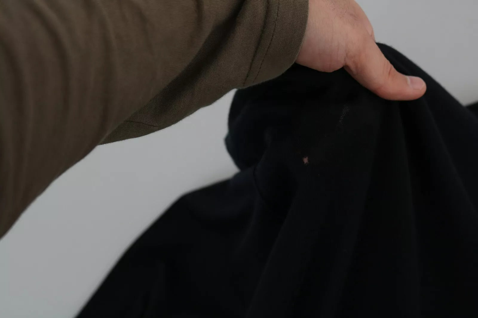 Dolce & Gabbana Black Cashmere Crewneck Pullover Sweater | Regal Royce