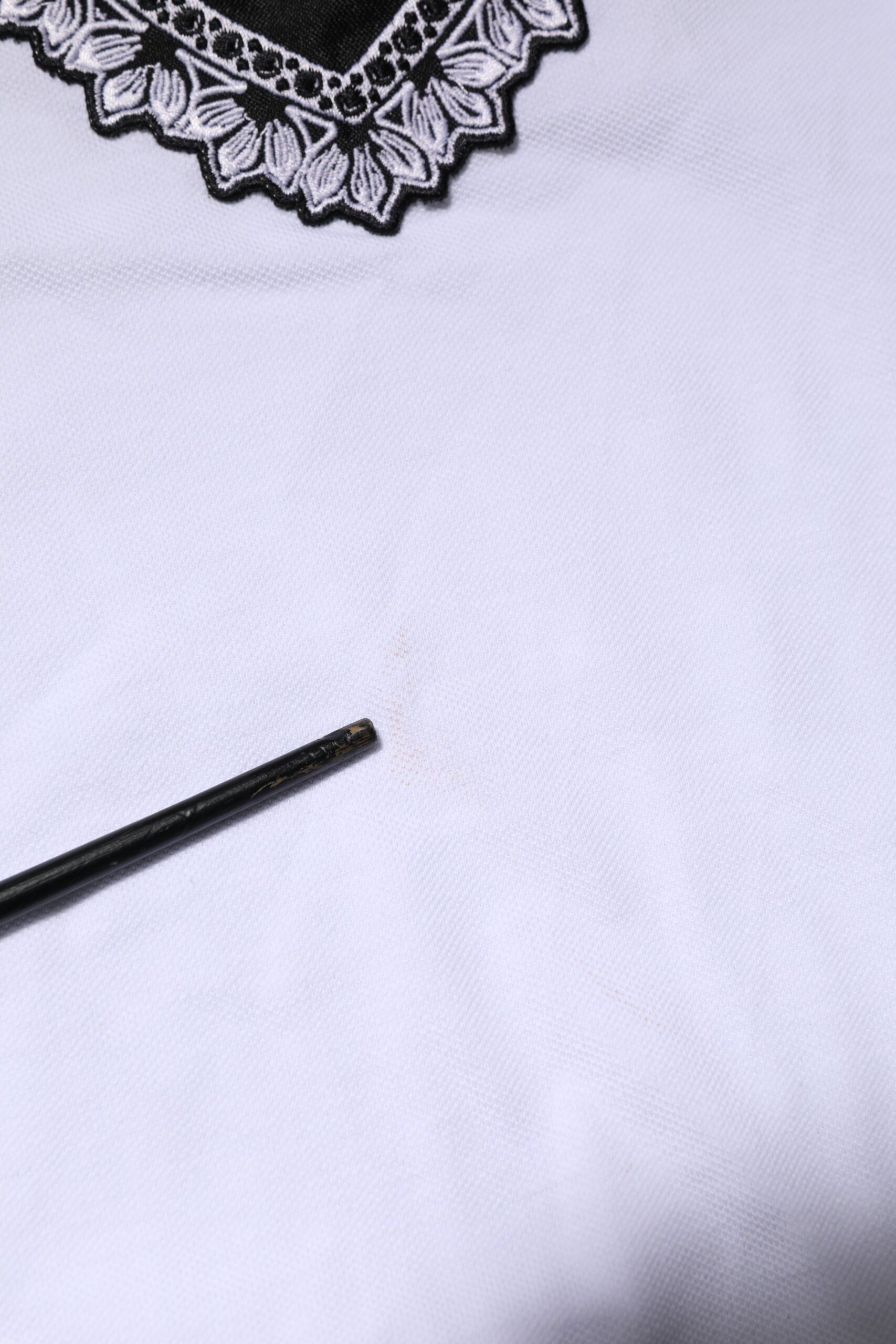 Dolce & Gabbana White Cotton DG Heart Logo Embroider T-shirt | Regal Royce