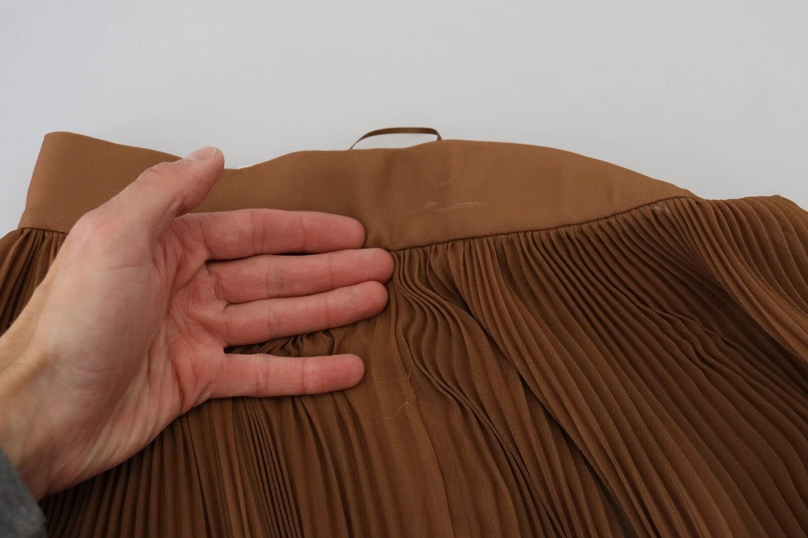 Dolce & Gabbana Beige Longuette Plisse Chiffon Midi Skirt | Regal Royce